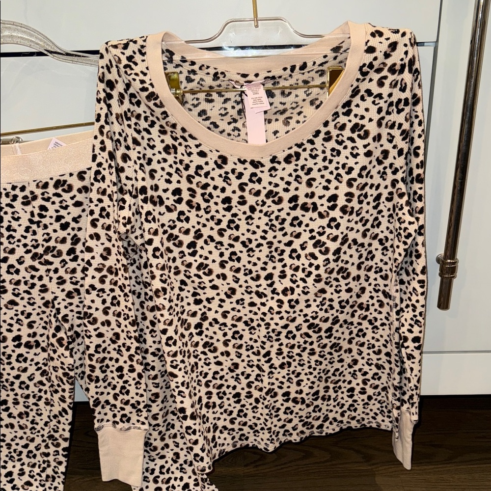 Victoria's Secret Pink Leopard Kids Pajama Set - Picture 2 of 4